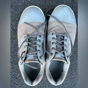 True Linkswear golf shoes. Size 10. Grey. Comfortable and light!!